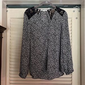 Daniel Rainn floral long sleeve blouse